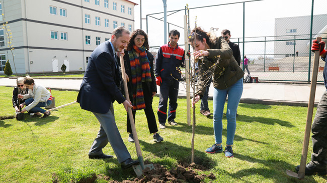 CUMHURİYET YERLEŞKESİ YEŞİLLENİYOR