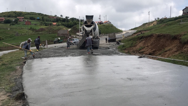 YAYLALAR BETON YOL İLE BAĞLANIYOR