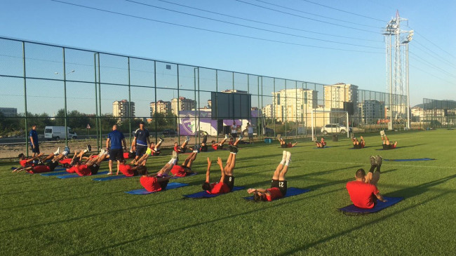 MOR BEYAZLILAR YARIN ERZURUM YOLUNDA FUTBOLCULAR TESTTEN BAŞARILI GEÇTİ