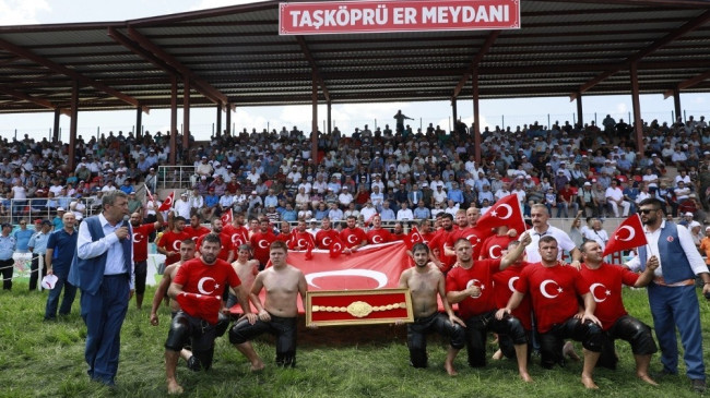 GÜREŞTE ORDU FIRTINASI DEVAM EDİYOR