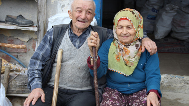 “ YAŞLILARIMIZIN YANINDAYIZ”