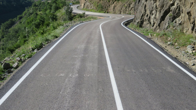 BÜYÜKŞEHİR 1797 KM YOLU ASFALTLA BULUŞTURDU