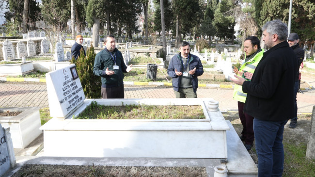 ŞEHİTLERİMİZ İSTİRAHATGAHLARINDA RAHAT UYUYACAK                ORADAKİ BAYRAKLAR YENİLENDİ