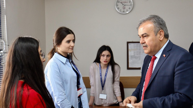 TOMAKİN: SAĞLIK ÇALIŞANLARI BAŞTACIMIZDIR