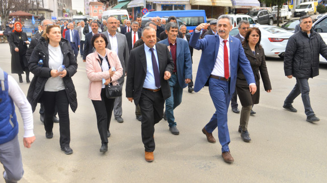 İKİZCE’DE ADIGÜZEL’E YOĞUN VE SICAK İLGİ