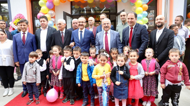 VALİ YAVUZ’DAN ÖĞRENCİLERE ALTIN NASİHAT “Öğretmenine saygı duymayan, büyüklerini sevmeyen bir milletin geleceği yoktur”