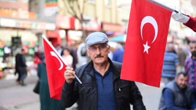 ALTINORDU’DAN “BARIŞ PINARI” HAREKÂTI’NA BAYRAK DESTEĞİ