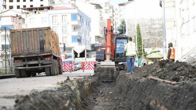 YAĞMUR SUYU HATLARI YENİLENİYOR