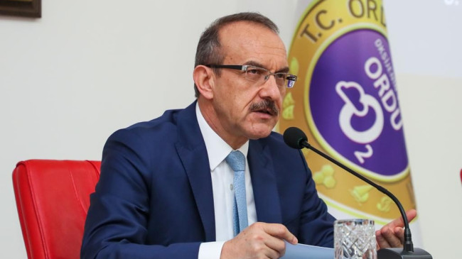 CHP’Lİ ADIGÜZEL’İN AÇIKLAMALARINA SUSKUNLUĞUNU BOZAN VALİ YAVUZ: “BAHANE YARATARAK ŞAHSIMI HEDEF GÖSTERİYOR”