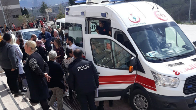 YAŞ GÜNÜ KUTLAMASI  BURUNLARINDAN GELDİ. YAŞ PASTA VE AYRAN ÖĞRENCİLERİ ZEHİRLEDİ