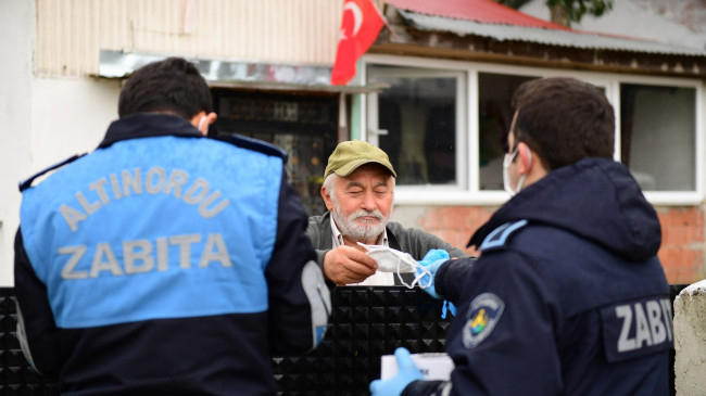 ALTINORDU BELEDİYESİ 30 BİN ÜCRETSİZ MASKE DAĞITTI