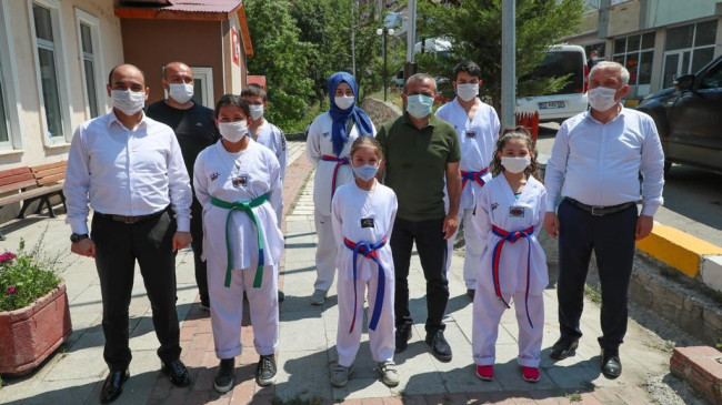 VALİ SONEL GENÇLERİ KIRMADI