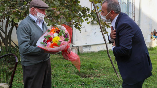 Cumhuriyet’in Çınarlarını Ziyaret Eden Vali Sonel: SİZLER BAŞIMIZIN TACISINIZ