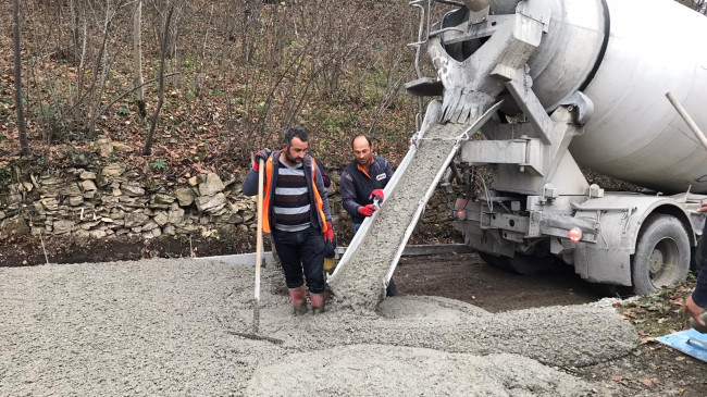 25 yıllık çile, beton yolla esenliğe kavuştu