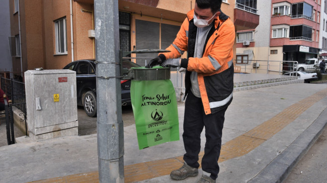 Altınordu’da temassız çöp kutusu dönemi