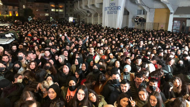 Gençlerin “Pinhani” İzdihamı…