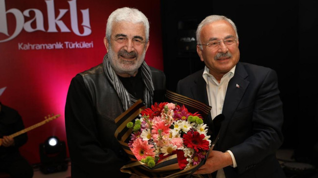 “VATANINA GÖZ DİKENİ EZ OĞLUM”
