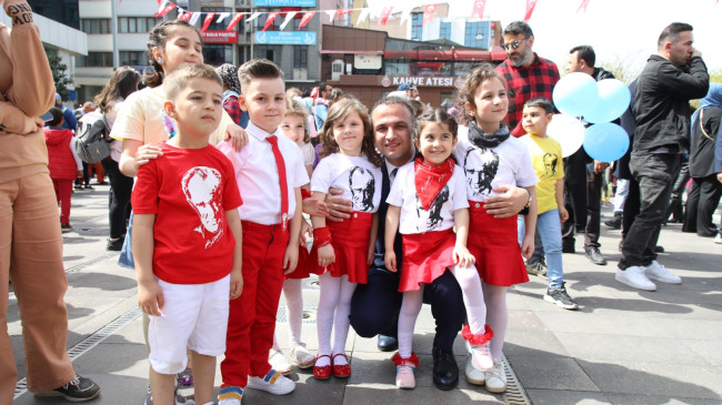 FATSA MEYDANINDA 23 NİSAN COŞKUSU