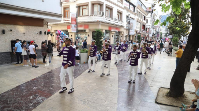 KENT BANDOSU ŞEHRE RENK KATTI