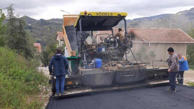KUMRU’NUN MERKEZİNE SICAK ASFALT