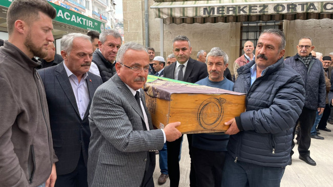 BAŞKAN GÜLER’DEN ÖĞRETMENİNE VEFA