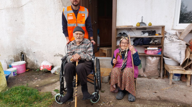 YAŞLI ÇİFTTEN BAŞKAN TÖREN’E HAYIR DUASI