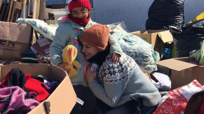 Başkan Tören’in eşi Ayfer Tören Deprem Bölgesinde Çalışmalara Destek Veriyor