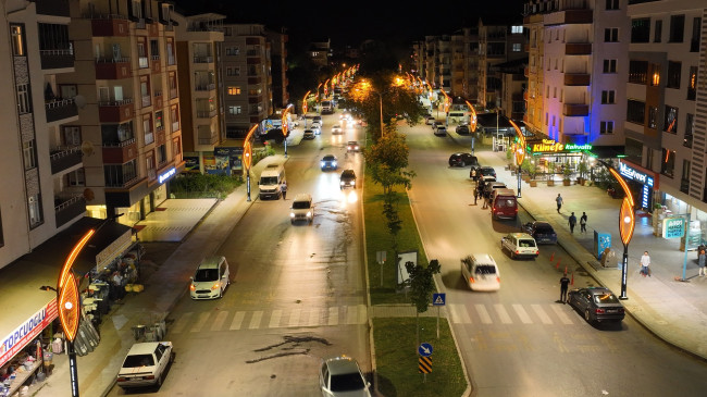 BÜYÜKŞEHİR HEM ÜRETİYOR HEM AYDINLATIYOR