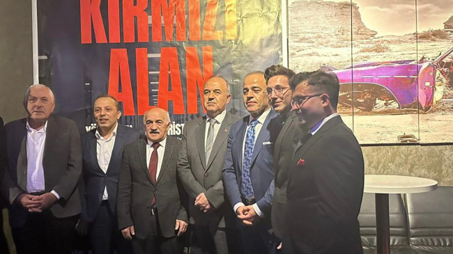 Vali Erol, “Kırmızı Alan” Filminin Galasına Katıldı