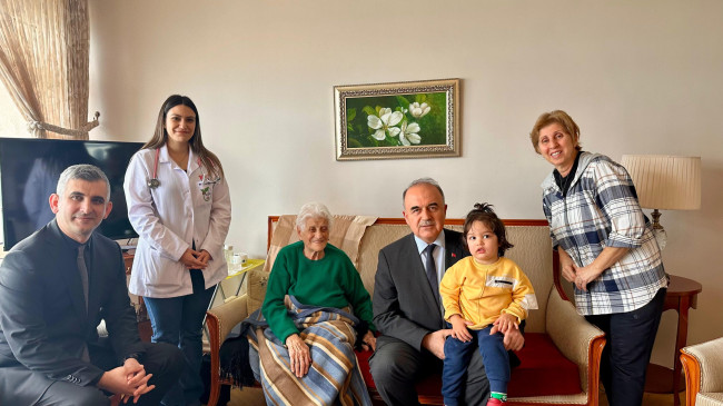 Vali Erol, Evde Sağlık Hizmeti Verilen Aileleri Ziyaret Etti
