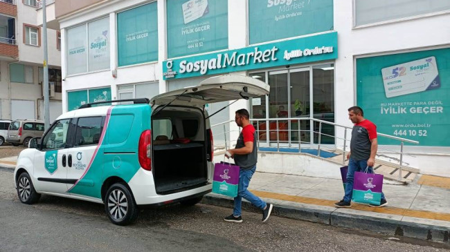 SOSYAL MARKET TAKDİR TOPLUYOR