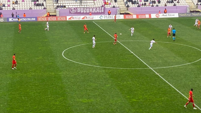 MOR BEYAZLILARDAN ALTIN GOL GEMİSİNİ KURTARAN KAPTAN!