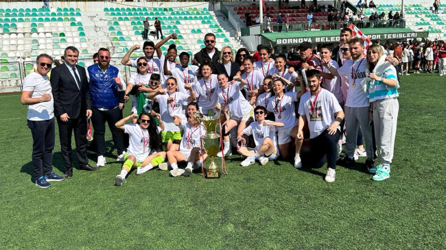 Vali Erol, TFF Kadınlar 1. Ligi’nde Şampiyon Olan Ünye Kadın Futbol Kulübümüzü Kutladı