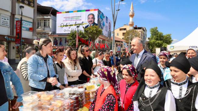 Vali Erol, Güzelordu Meliha-Lütfü Türkmen İlkokulu’nun Düzenlediği Kermese Katıldı