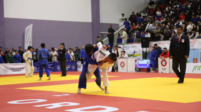 ORDU’DA YILDIZLAR TÜRKİYE JUDO ŞAMPİYONASI HEYECANI BAŞLADI