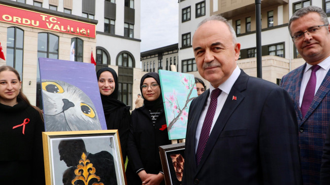 Kredi Yurtlar Kültür Sanat Sokağı Sergisi Açıldı