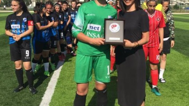 Kız Futbolu’nun en iyi kalecisi Ordu’dan çıktı En iyi kaleci İrem Damla Şahin 